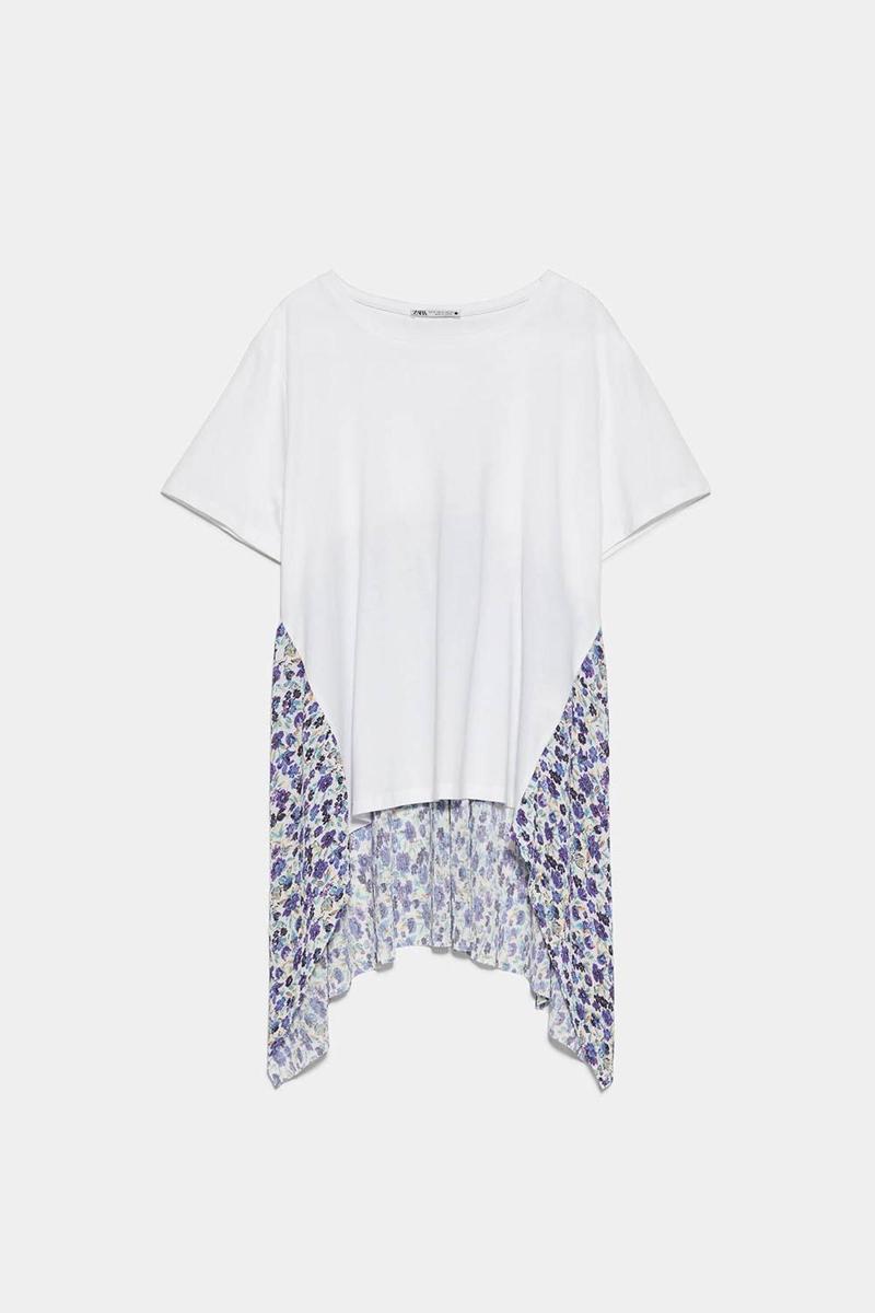 Camiseta con detalles de flores de Zara. (Precio: 15,95 euros)