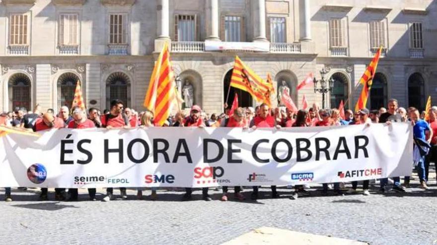 Més de 200 mossos d&#039;esquadra es manifesten davant la Generalitat per reclamar millores salarials