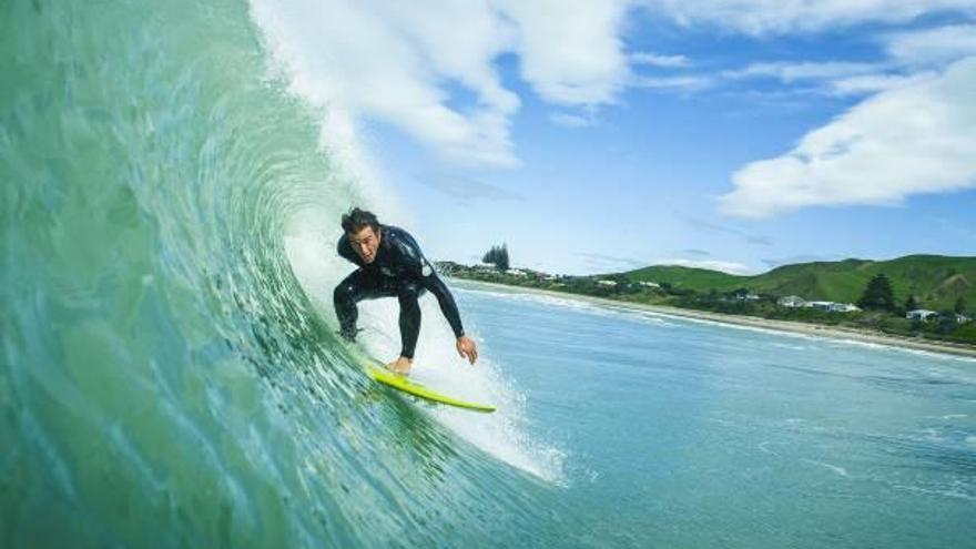 Un viaje para surfear Nueva Zelanda en bici