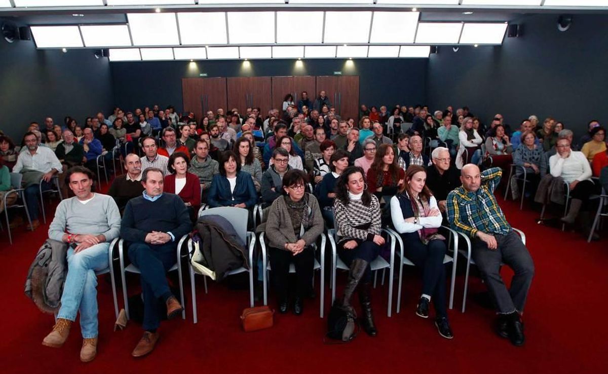 La llegada de jóvenes lleva el "optimismo" al grupo de montaña Torreblanca