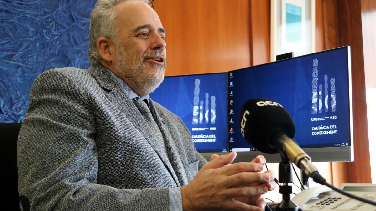 El rector de la UAB, Javier Lafuente, en su despacho el 25 de noviembre de 2020