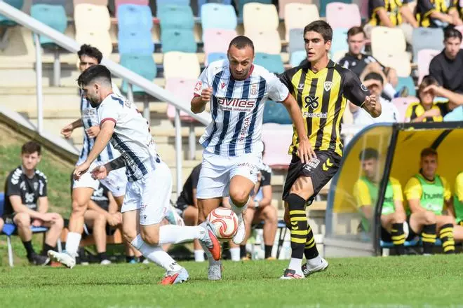 EN IMÁGENES: El Avilés empata en su visita al Barakaldo