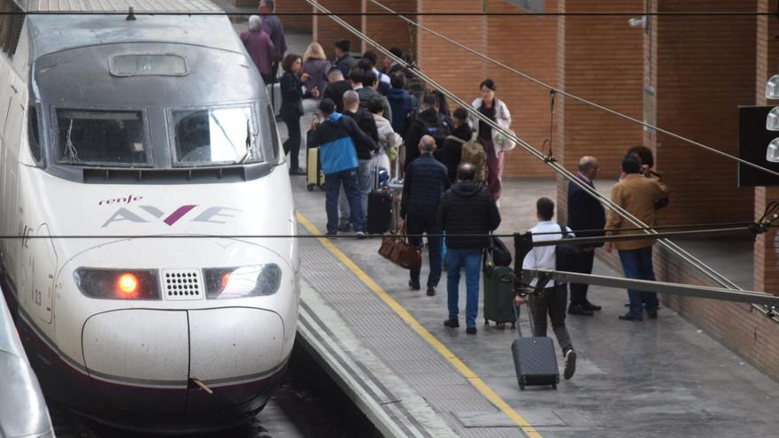 La Junta de Andalucía responsabiliza a Óscar Puente del caos ferroviario: &quot;El Gobierno es quien sabotea Renfe&quot;