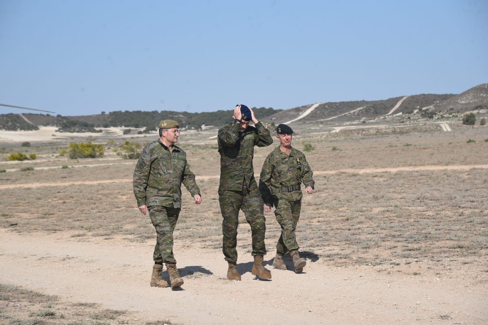 FOTOGALERÍA | Visita de Felipe VI a las maniobras militares de la OTAN en San Gregorio