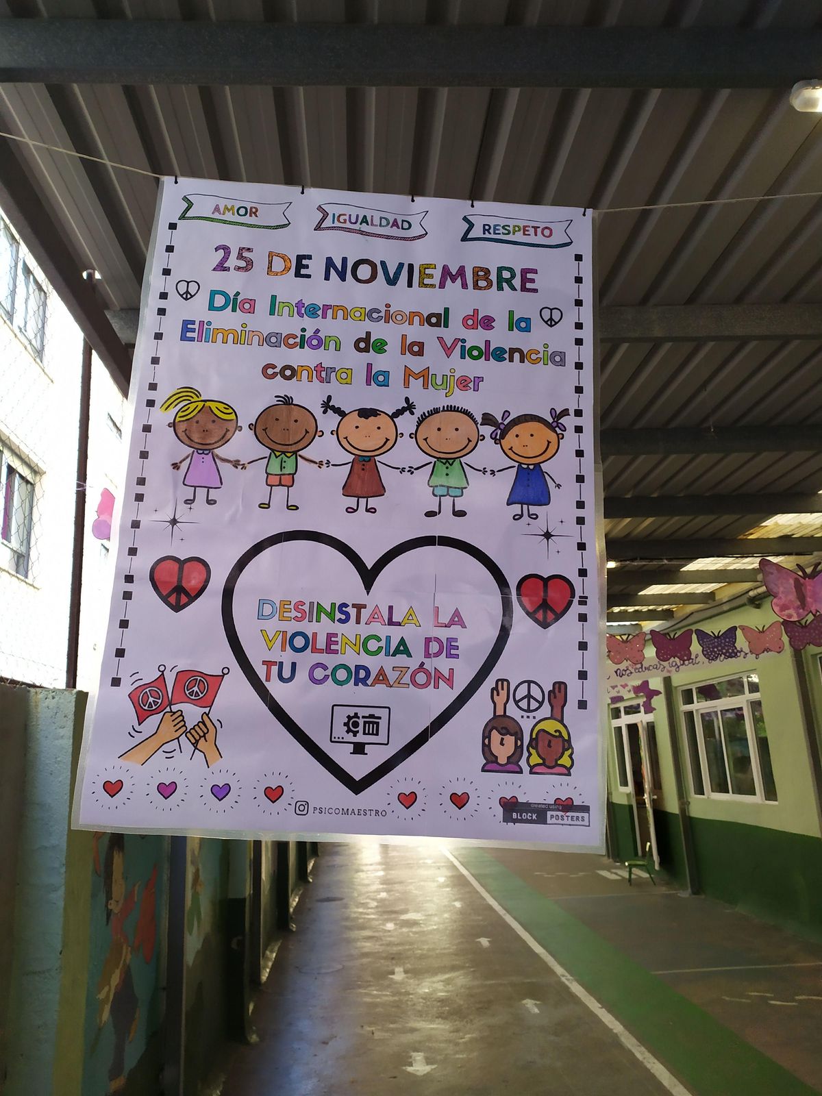 Cartel alusivo al 25-N en Lope Castellón