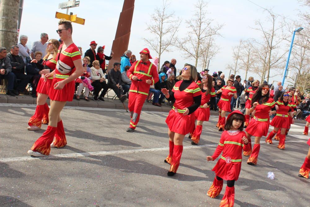 Roses viu un carnaval pletòric de gent i bon temps