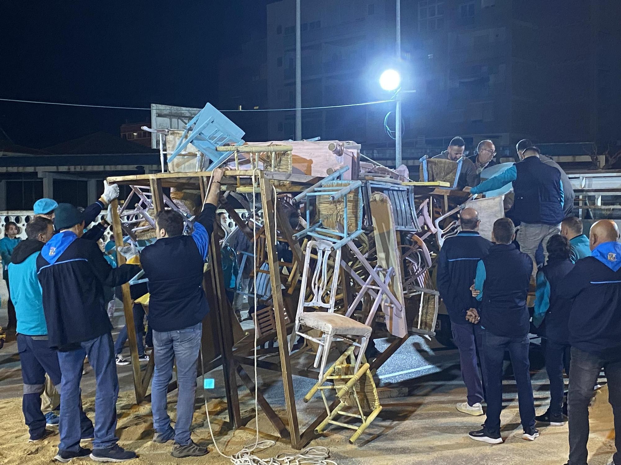 Las fotos de la 'plantà al tombe' del monumento de la falla 9 d'Octubre de Benicarló