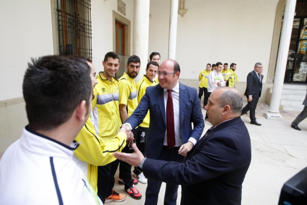 El presidente recibe al Plásticos Romero