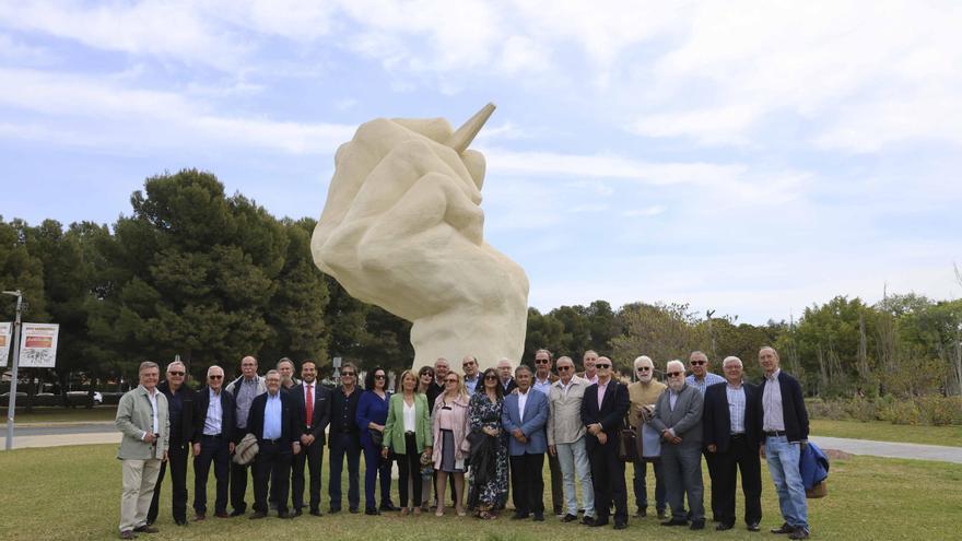 La 2ª Promoción de Económicas del CEU visita la UA por su 50 aniversario