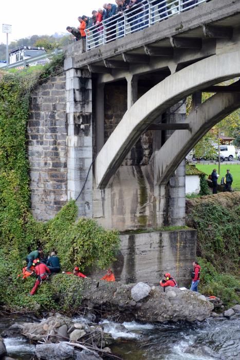 Rescatan el cadáver de un hombre en el río de Campomanes