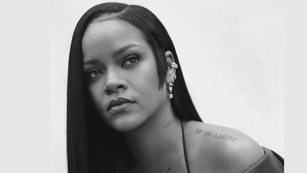 Rihanna lanza su nuevo perfume.