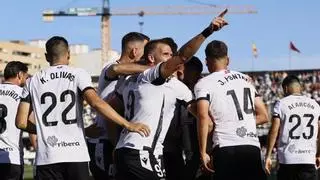Dos goles de Ortuño certifican la salvación matemática del FC Cartagena (2-0)