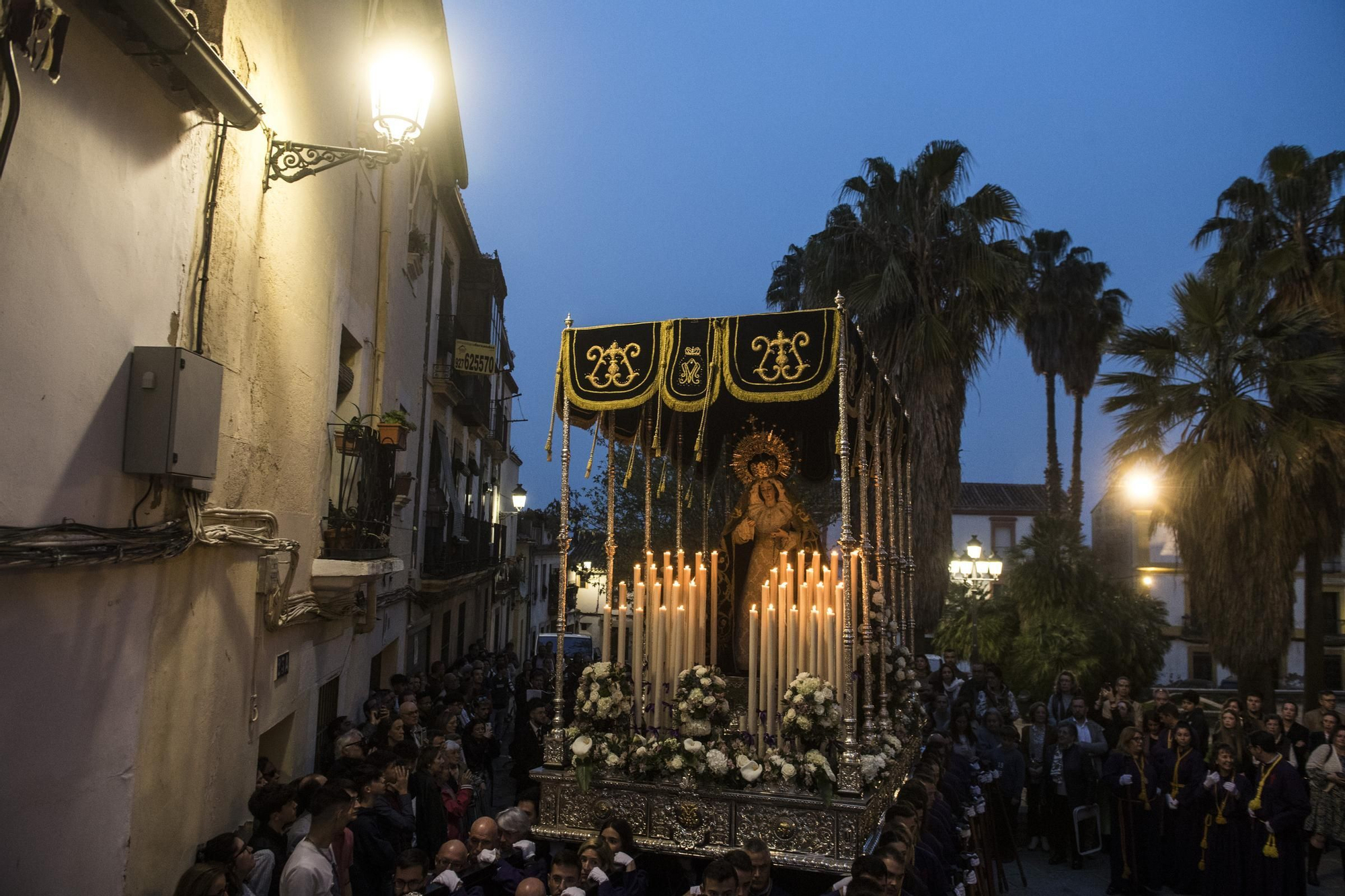 Así ha sido la procesión del Silencio del Nazareno de Cáceres