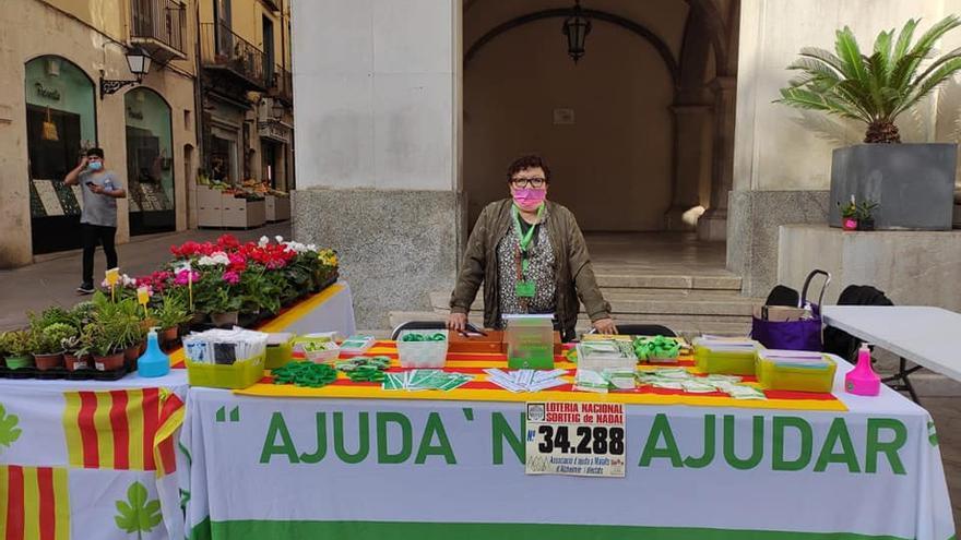 L&#039;Associació Malalts d&#039;Alzheimer celebra la setmana de l&#039;alzheimer a la plaça de l&#039;Ajuntament de Figueres