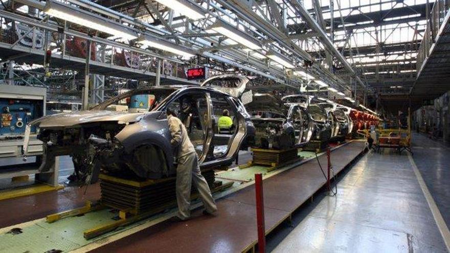 Los sindicatos piden medidas a Renault para garantizar el empleo