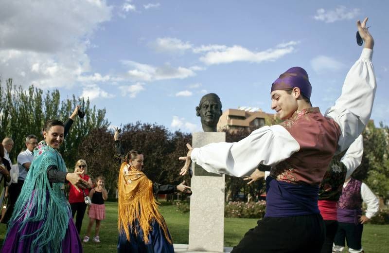 Inauguración de la escultura al jotero Mariano Arregui