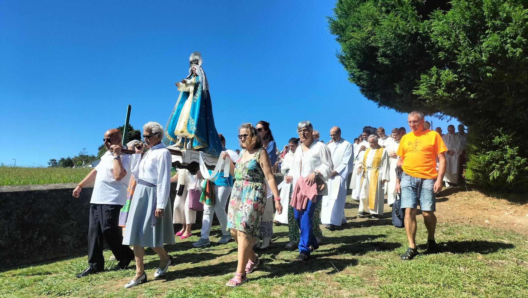 En imagenes: Villaoril, llena de fieles para pedir "salud y paz"