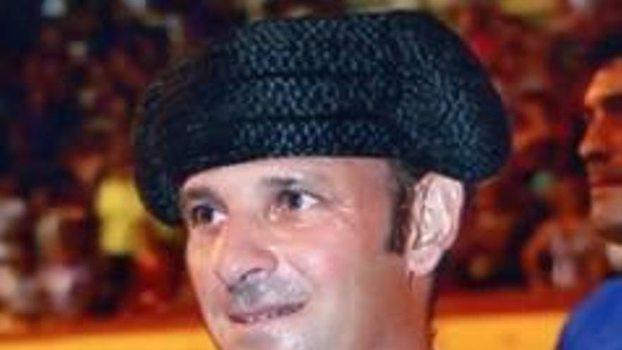 El alcalde de Algemesí lleva a juicio a un extorero por lanzarle un vaso