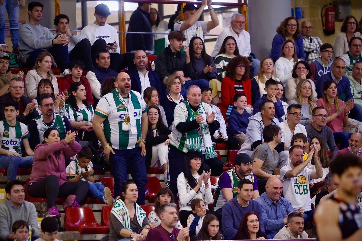 Público asistente a un encuentro del Coto Córdoba.