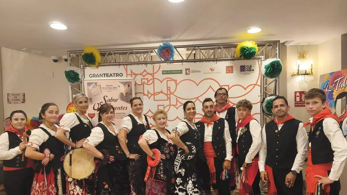 Valdefuentes conquista el Gran Teatro de Cáceres con un viaje a través de sus tradiciones
