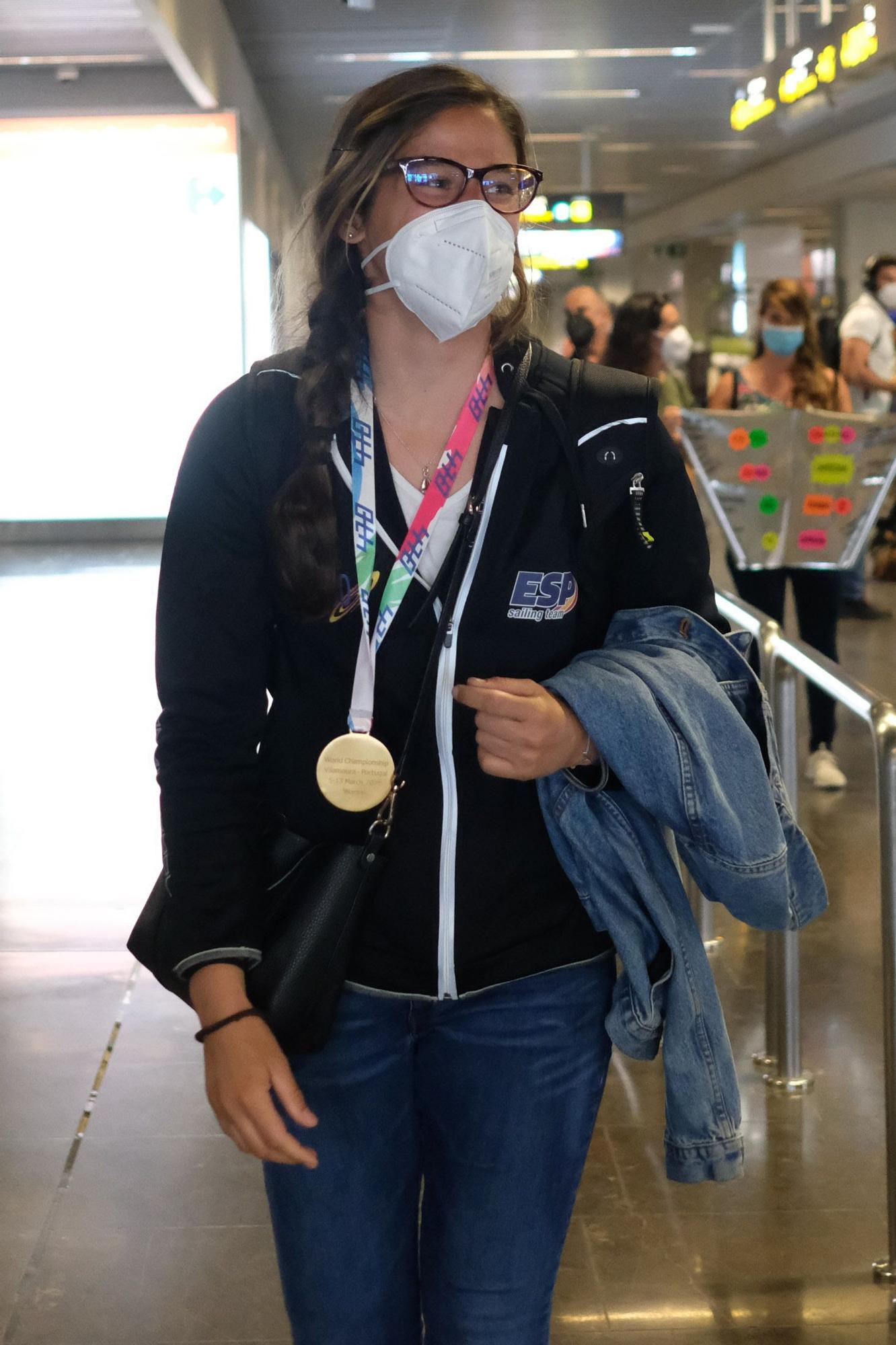 La regatista Patricia Cantero, campeonas del mundo de 470, a su llegada a Gran Canaria