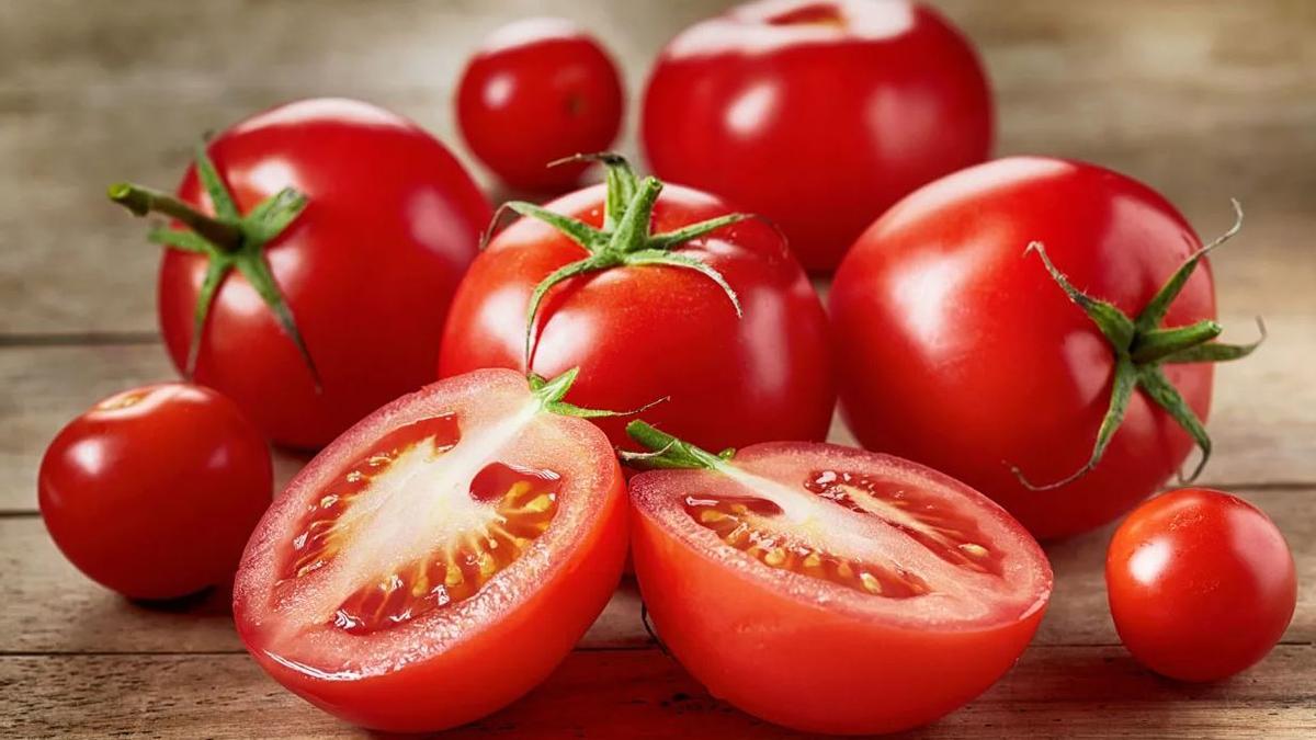 El tomate es un alimento repleto de vitaminas y nutrientes con múltiples usos en la cocina.