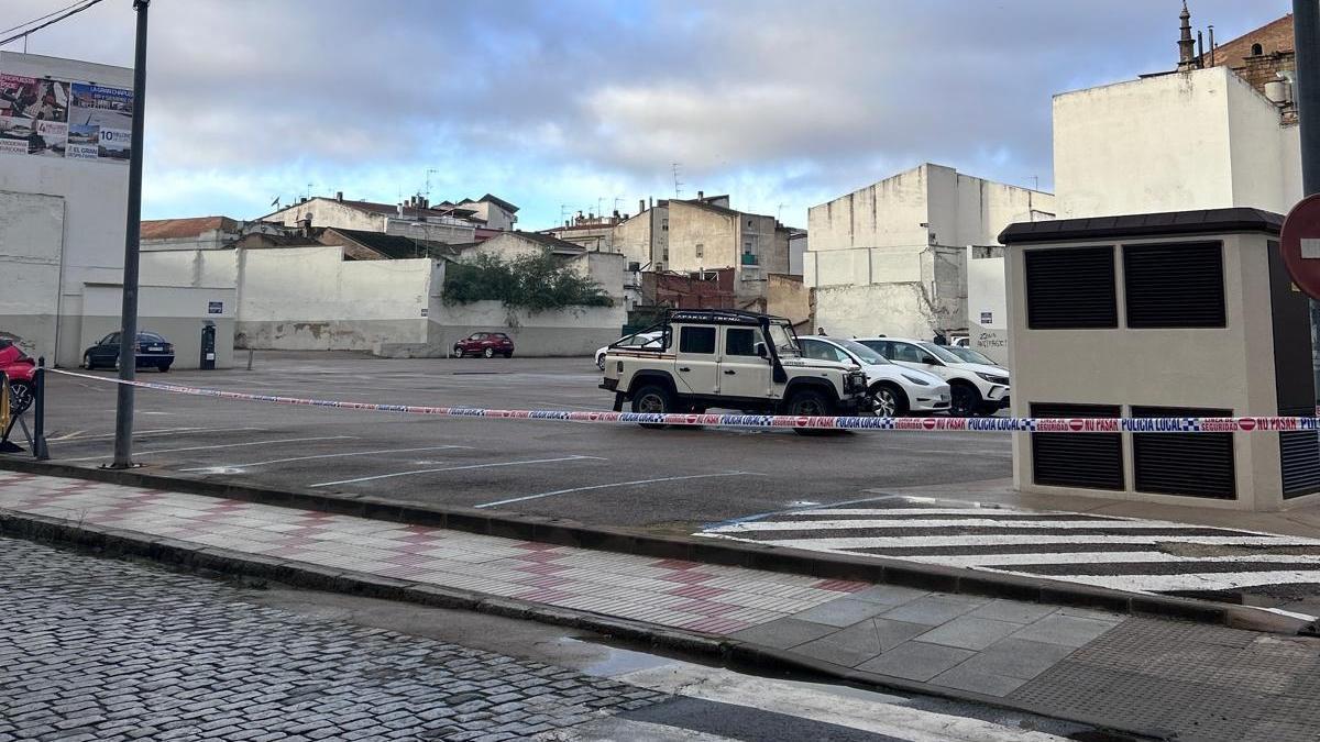 Cierre temporal del parking del Hospicio, en Don Benito.
