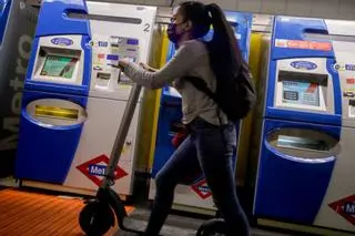 Sin patinetes en el Metro ni autobuses de Madrid hasta, al menos, 2027