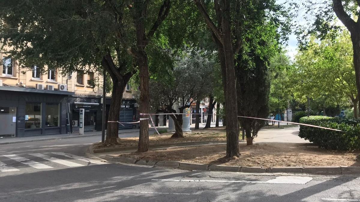 Desalojada la plaza de las Tereses de Mataró por el hallazgo de un antiguo artefacto explosivo.