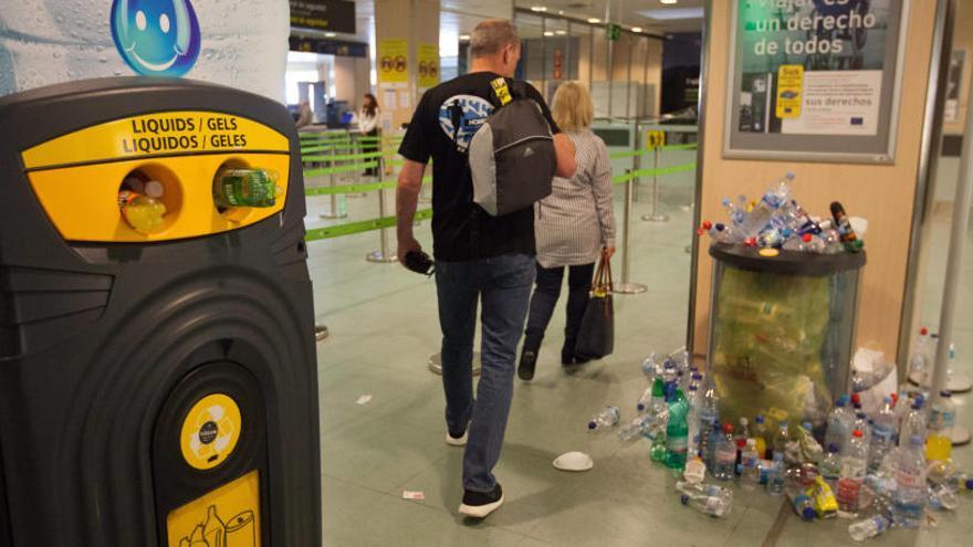 AENA rescata la concesión de la limpieza del aeropuerto de Ibiza