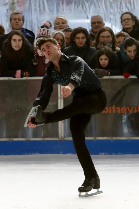 Exhibición de patinaje sobre hielo