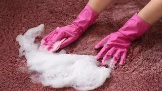 Cómo limpiar alfombras muy sucias en casa con este truco casero y efectivo