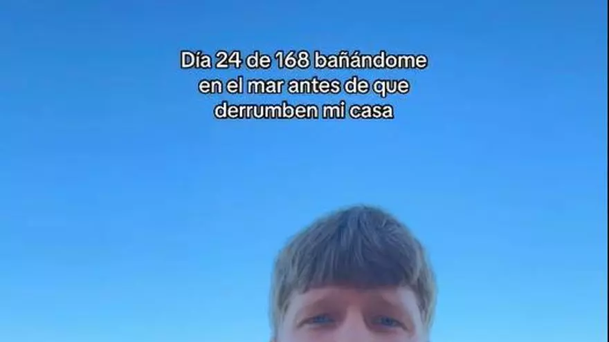 Un joven de Guardamar denuncia en TikTok el derribo previsto de su casa de la playa Babilonia