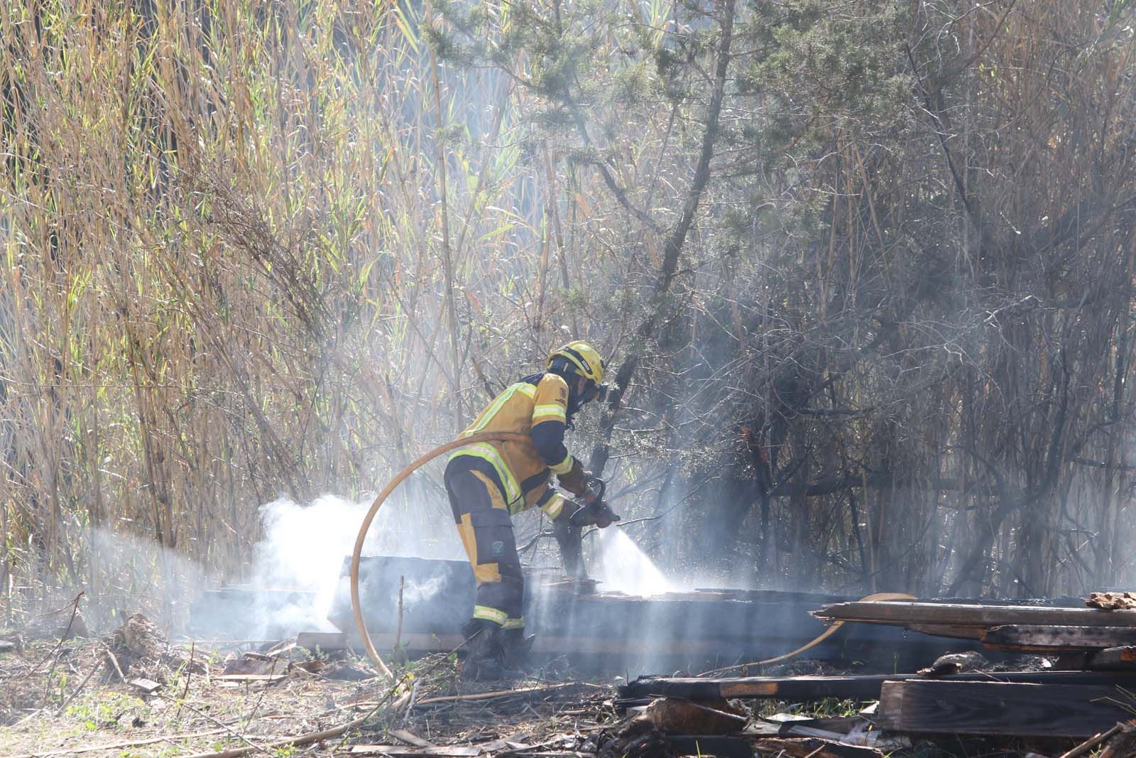 Alarma por un incendio en un torrente de Ibiza