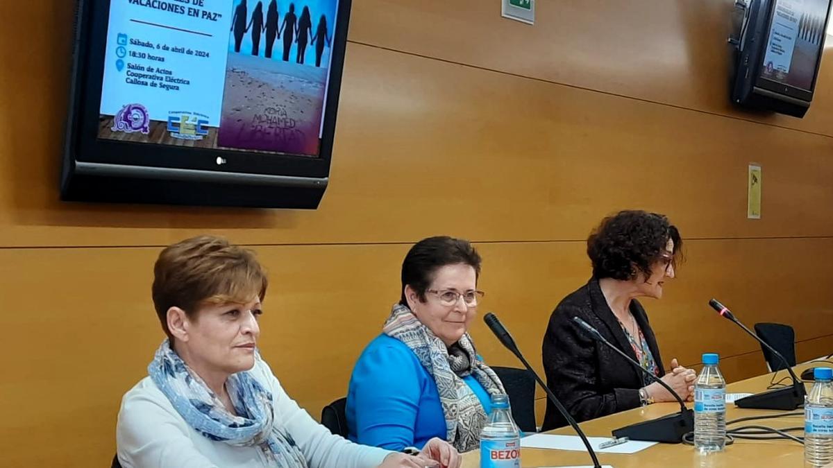 Un momento de la charla con miembros de La Libertad es su derecho en la Cooperativa Eléctrica de Callosa de Segura