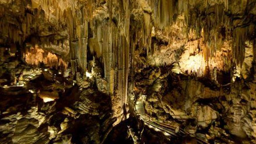 Una imagen del interior de la Cueva de Nerja.