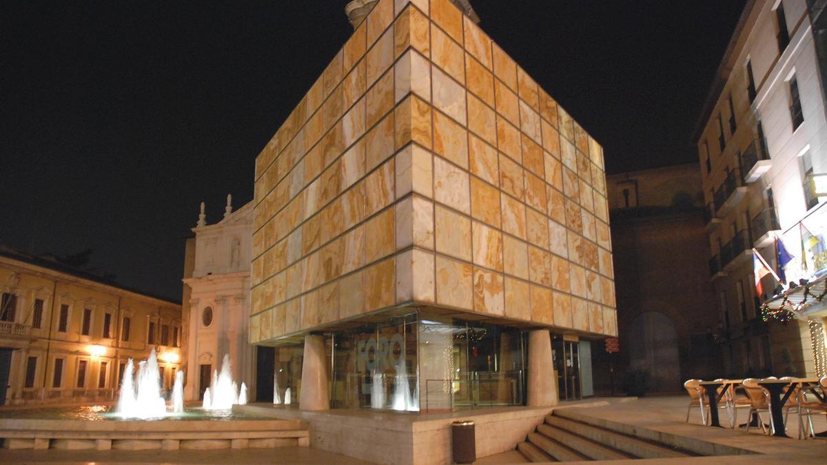 El cubo de ónix de la plaza de la Seo, la obra de la que más orgulloso estaba José Manuel Pérez Latorre.