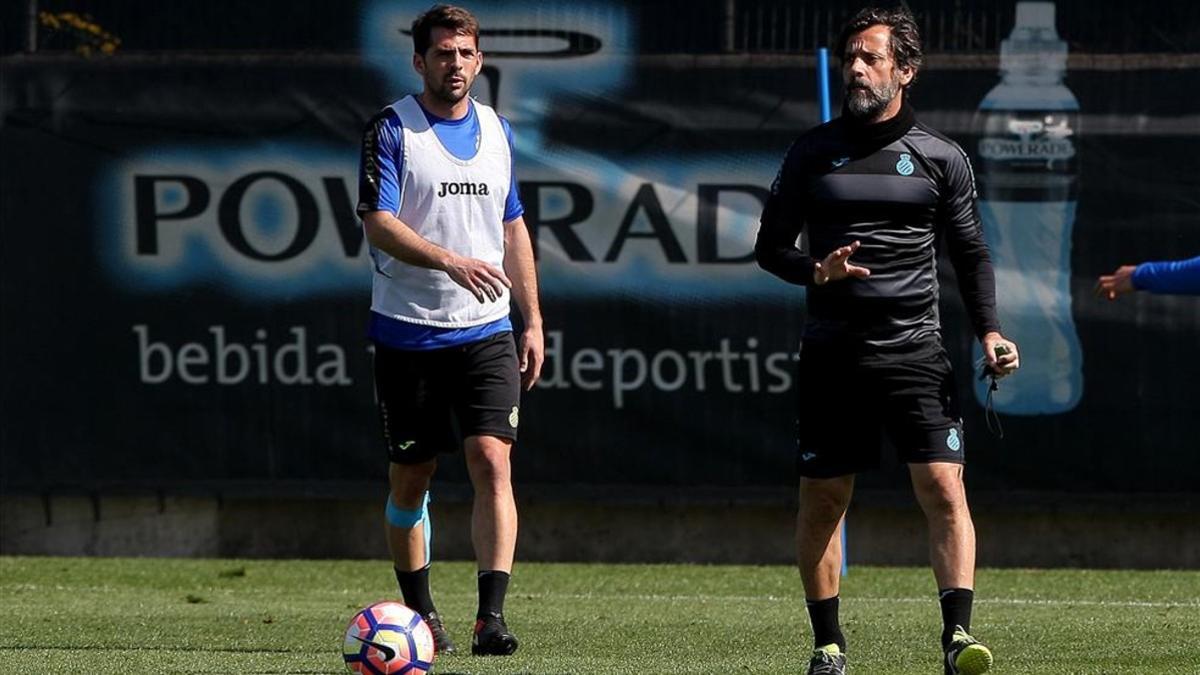 Víctor Sánchez y Quique Sánchez Flores en el entrenamiento de la ciudad deportiva