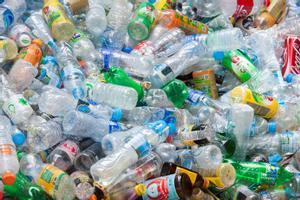 Solo se recoge separadamente el 36% de las botellas de plástico en España