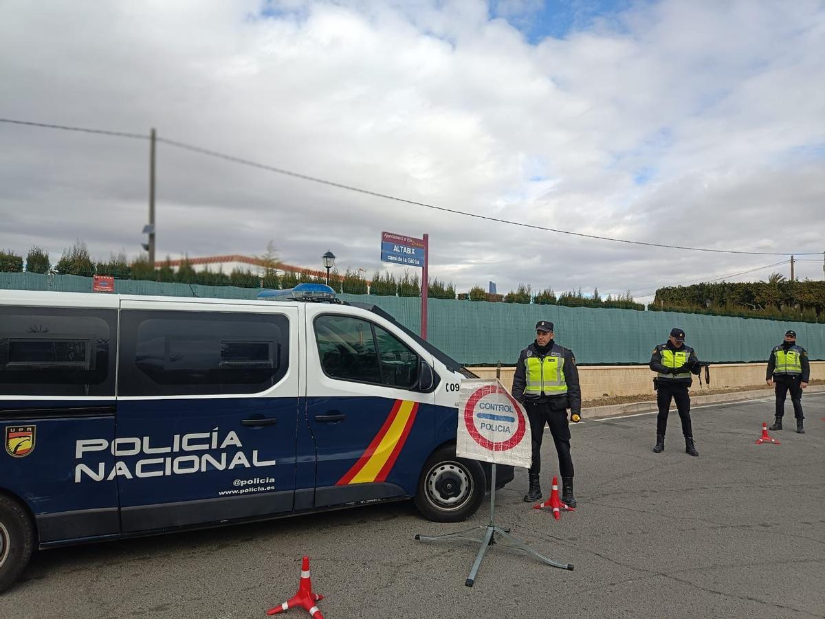 Un operativo de la Policía Nacional en Elche, en imagen de archivo.