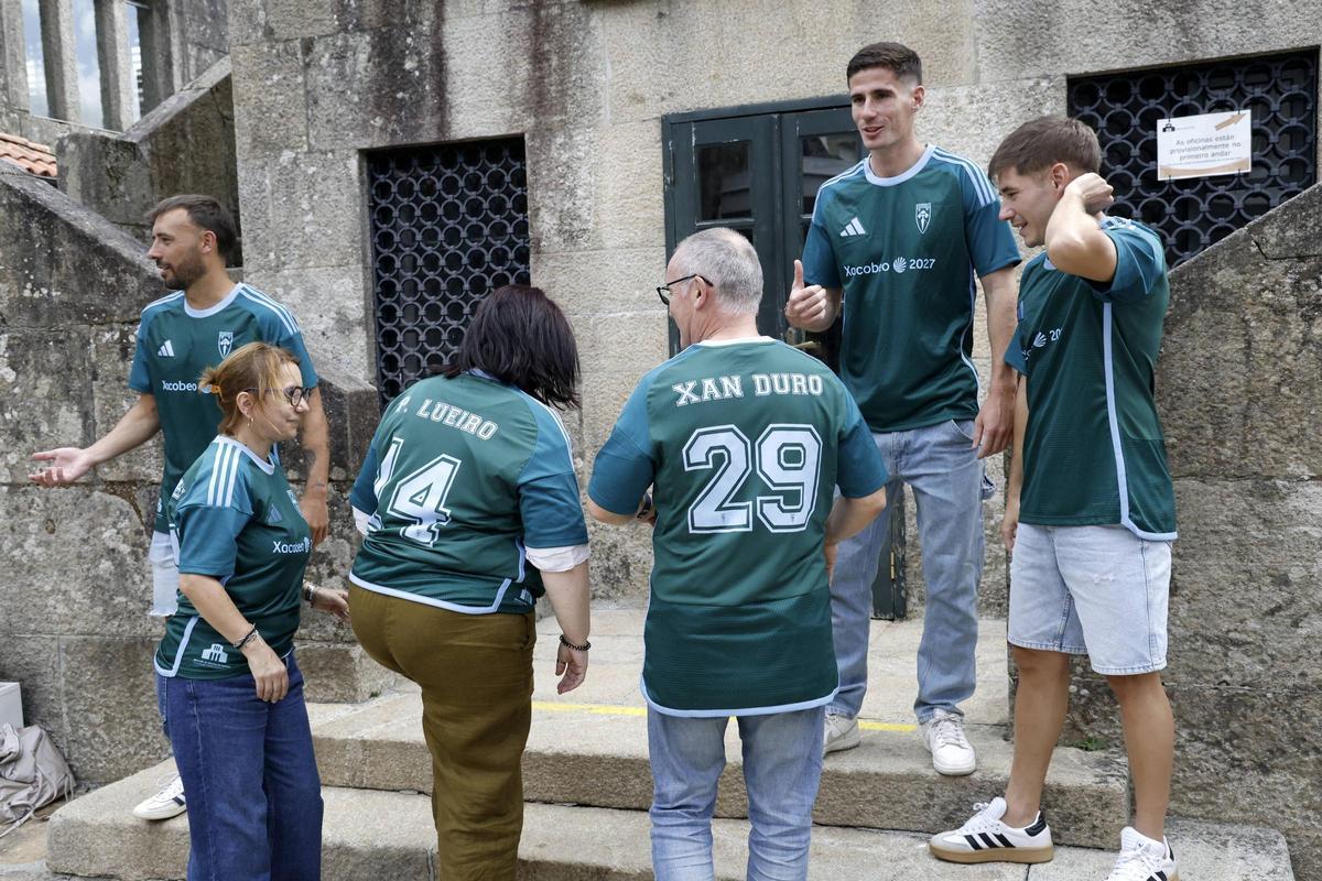 Así es la nueva segunda camiseta del Compostela Así es la nueva segunda camiseta del Compostela