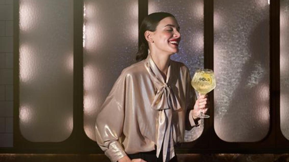 Gin Gold y Coosy visten tu Navidad de dorado con su pack de edición limitada.