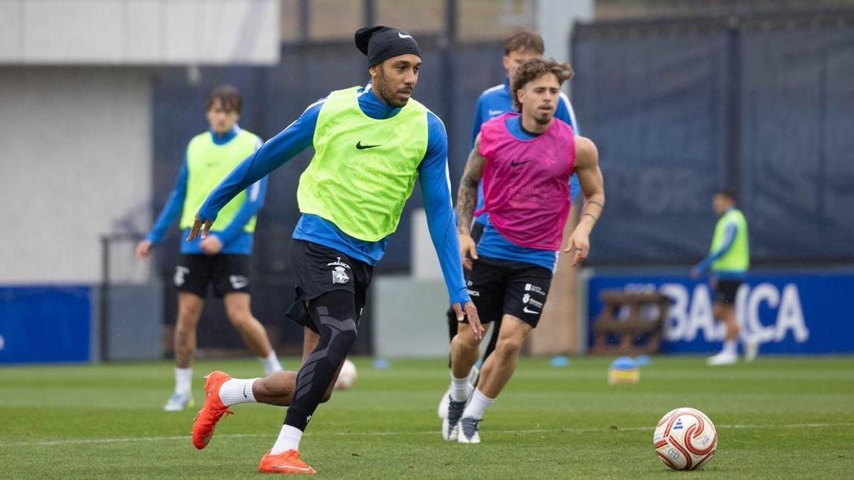 Aubameyang, más cerca de regresar a la acción con el Deportivo: Realiza parte del entrenamiento con el grupo