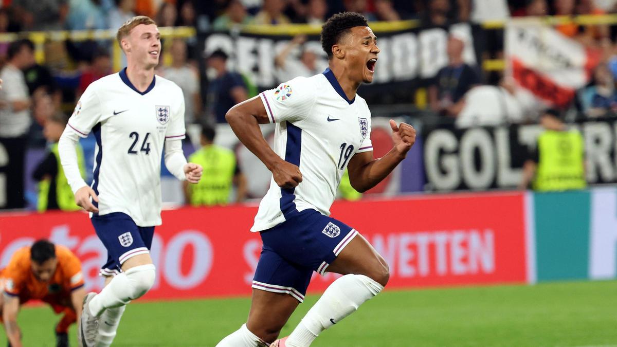 Oliver Watkins celebra el gol que da la victoria a su equipo