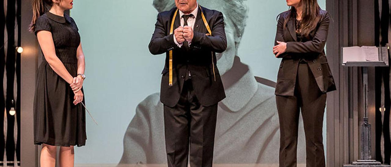 Antonio Resines, con Clara Alvarado y Cristina Abad, en &quot;El funeral&quot;. // Gerardo Sanz Fotógrafos