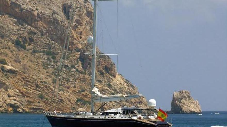 Fondea en Xàbia uno de los veleros de lujo más grandes de España