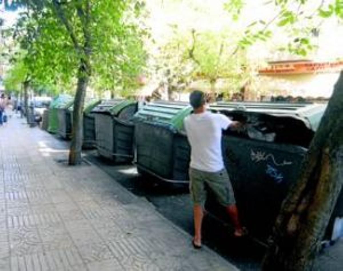 Los contenedores del centro se retirarán de día para que la basura se ...