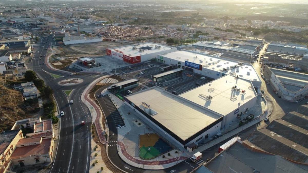 El fondo Redevco redobla su apuesta por España: negocia la compra del segundo mayor parque comercial de Almería