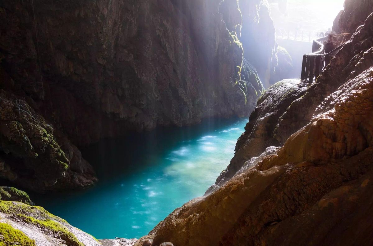 Cueva del Lago en El Monasterio de Piedra.