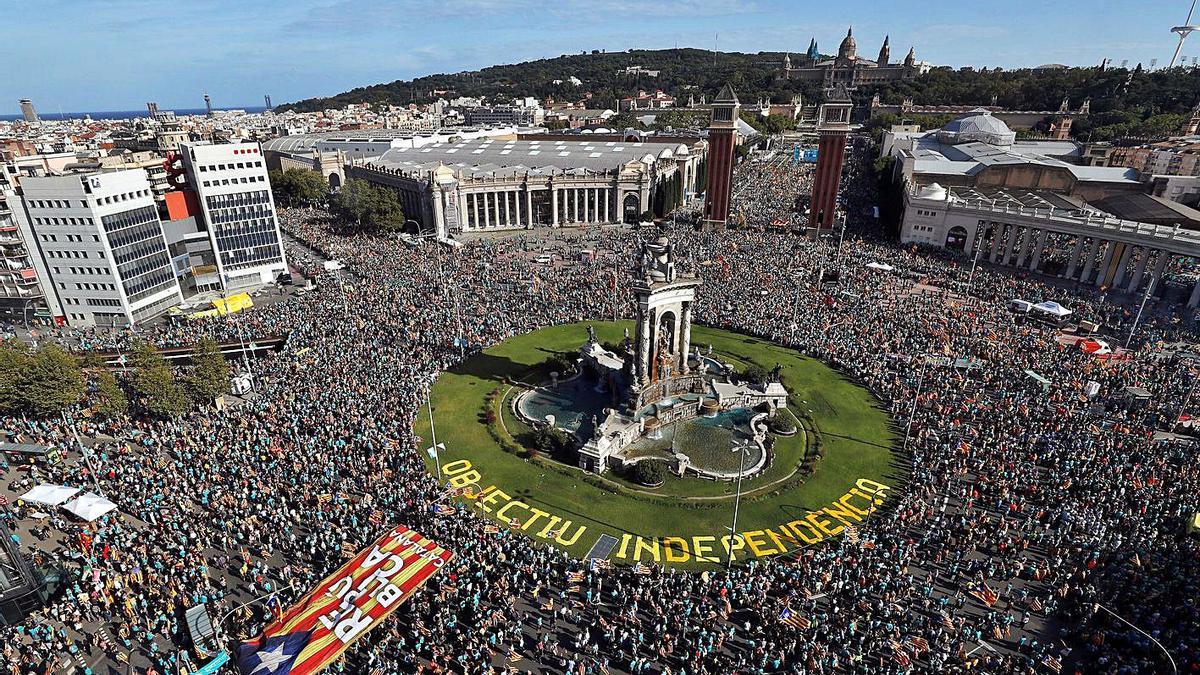 La manifestació del 2019 a Barcelona al seu pas per plaça Espanya | NO